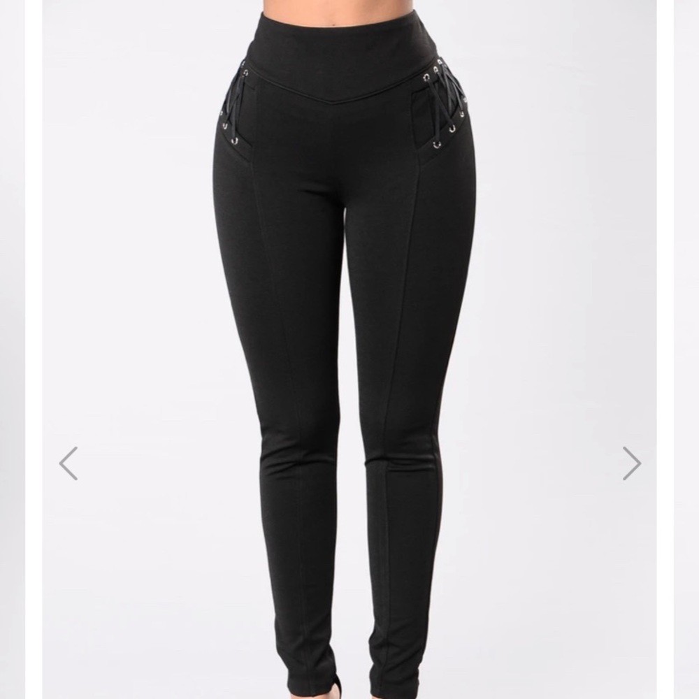 Fashion Nova pants never worn no tags